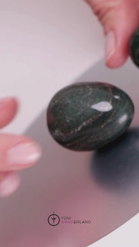 Green Quartz Yoni Egg - Anahata: Helps attract abundance