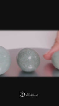 Green Aventurine Yoni Egg - Charm: Promotes luck and opportunity