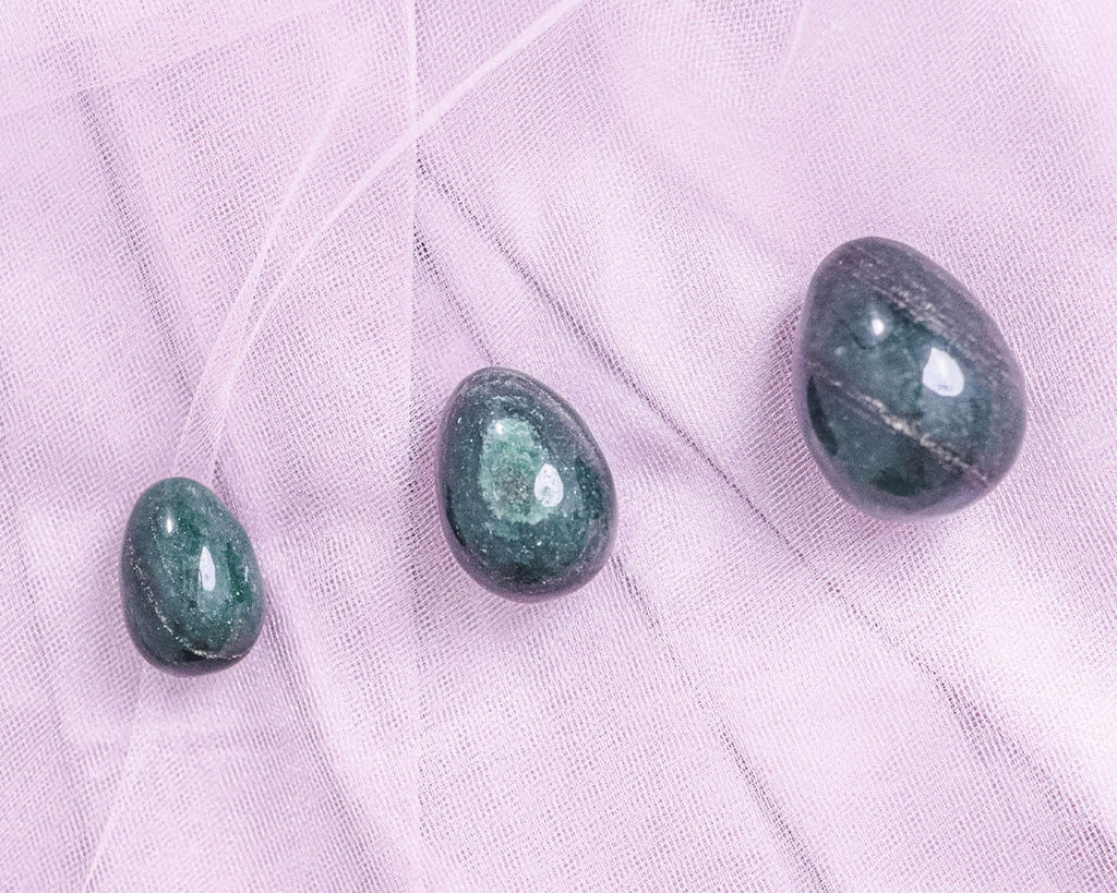 GREEN QUARTZ YONI EGG - CHARM